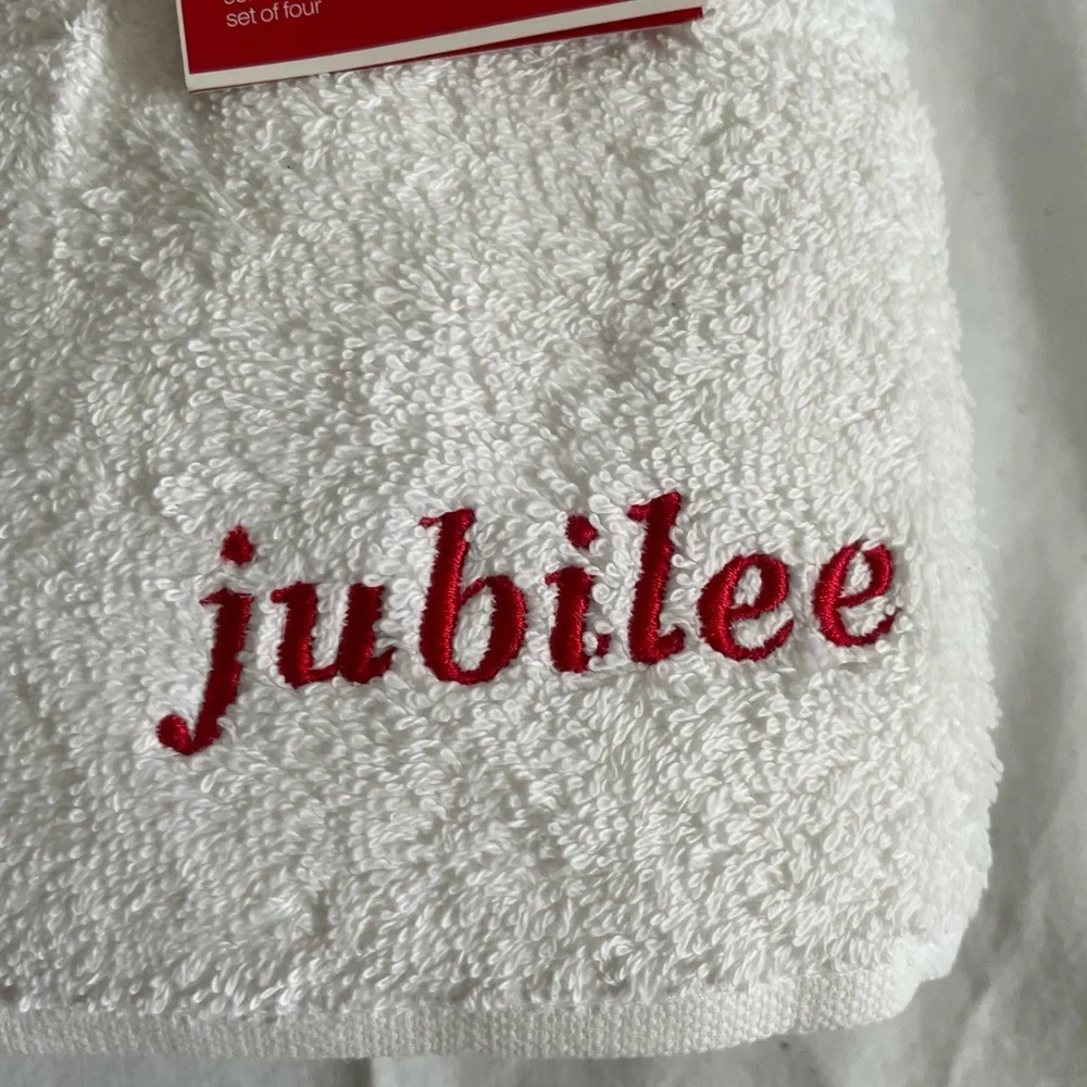 NWT Set of Four Holiday Hand Towels